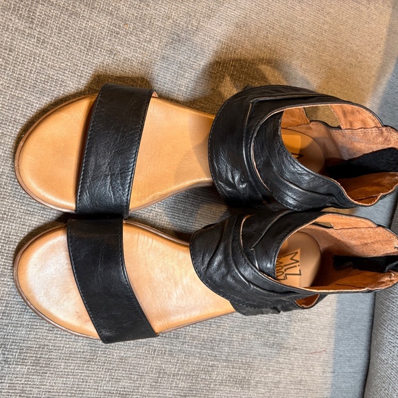Miz Mooz Daphne Black Leather Sandals, Sz 39 - Picture 2 of 5